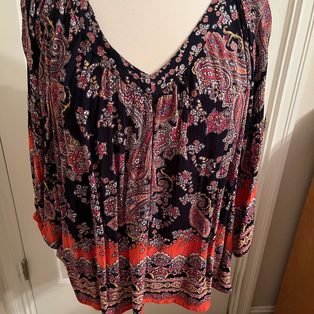 Ladies XL Bila 100% rayon Navy & Orange multiple color paisley v-neck shirt